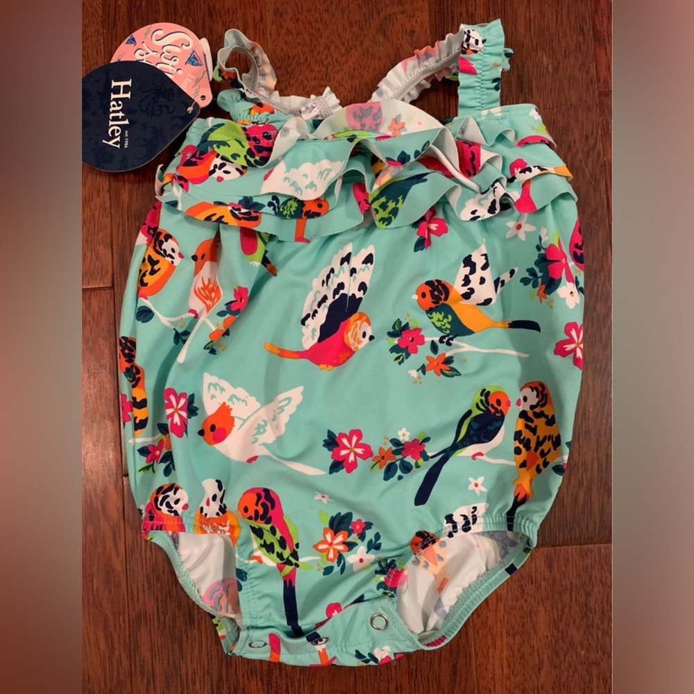 🆕 Hatley Colorful Bird Print Baby Bubble Swimsuit. Snap bottom. 0-3 Months. NWT.